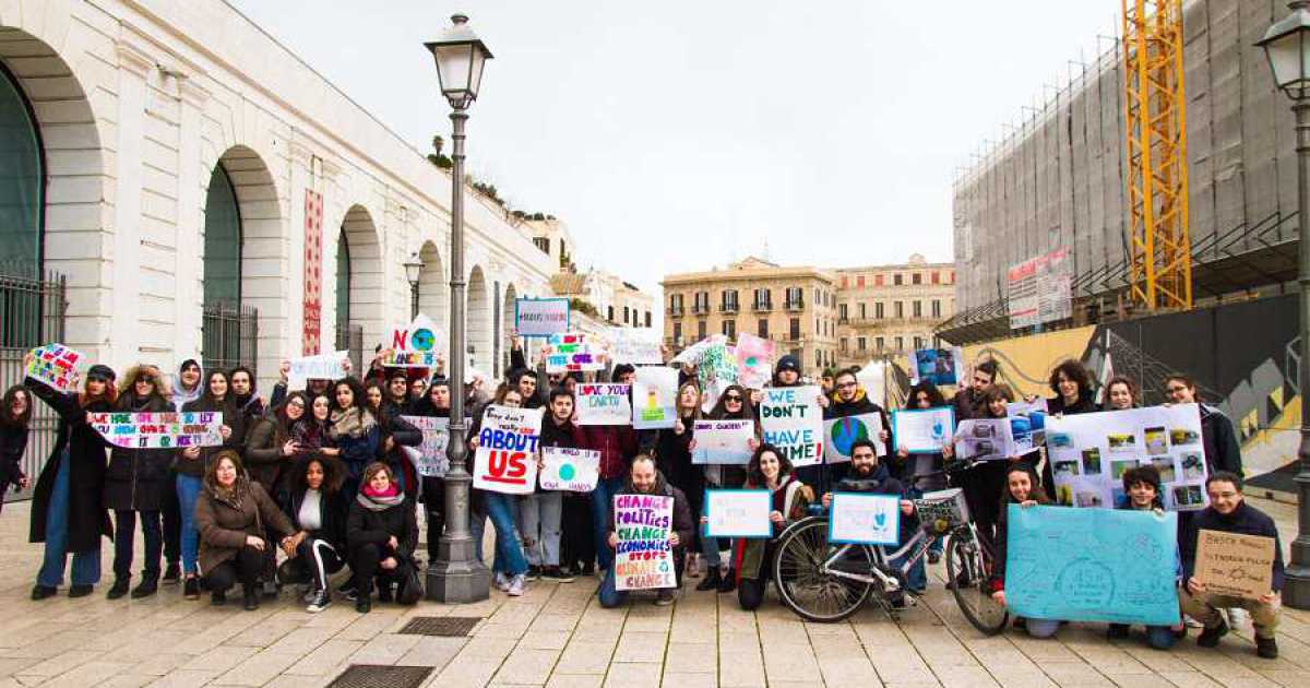 Sciopero degli studenti per salvare il pianeta: il Fridays for future � arrivato a Bari
